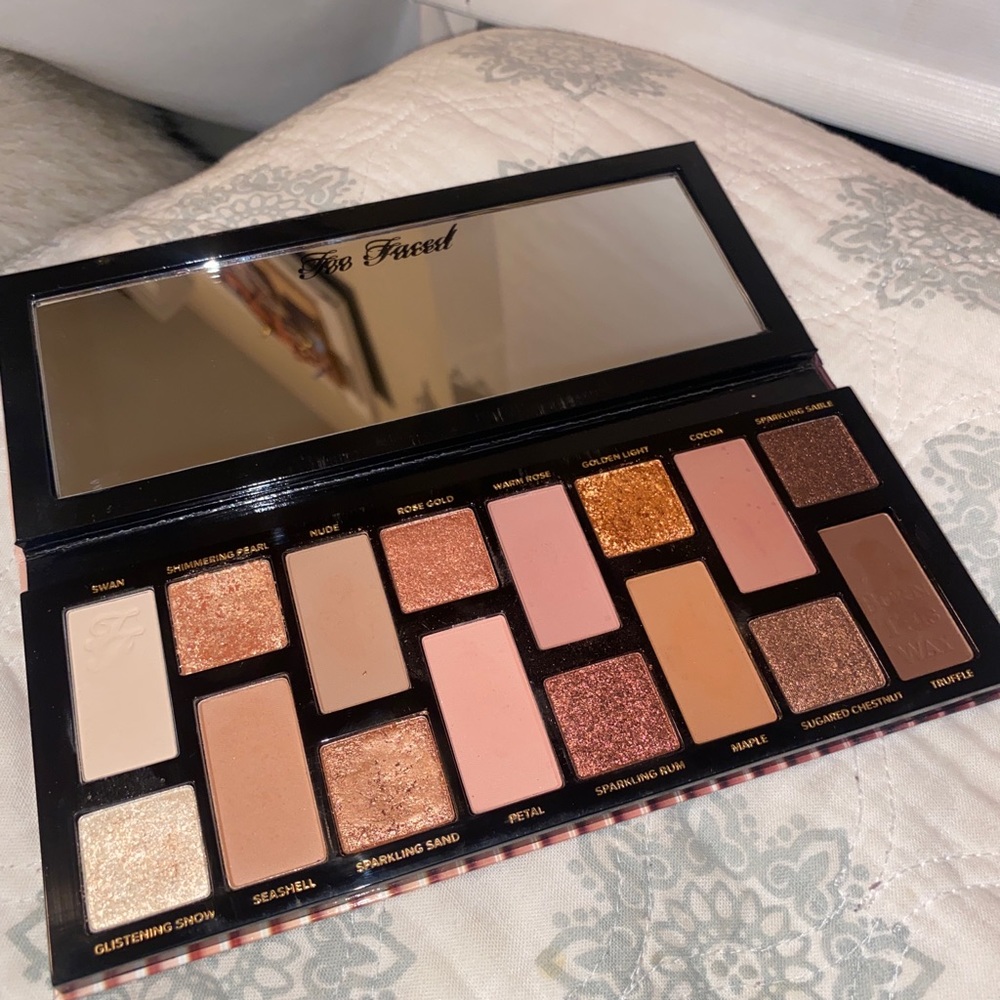 Too faced natural Nude eyeshadow palette